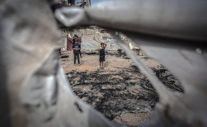 الاحتلال يحرق مخيما للنازحين شرقي غزة ويشرّد أكثر من 800 فلسطيني